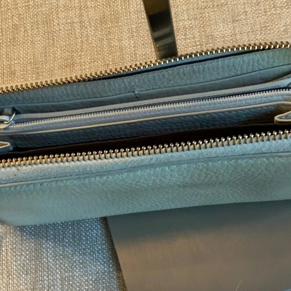 Gucci Pale Green Leather Zip Wallet with Bamboo Tassel. EUC - Picture 7 of 14